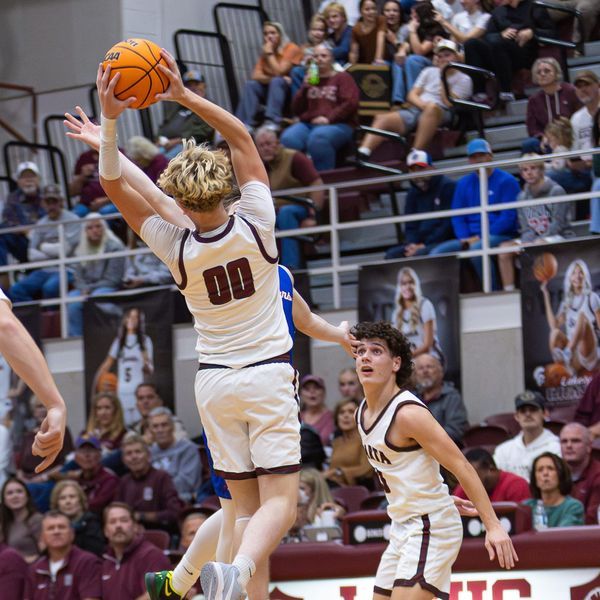 Warriors cruise to first district win of the season