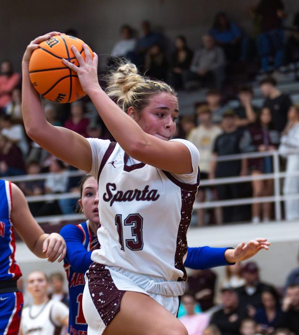 Gracie Clark pushes the Warriorettes past L.A.