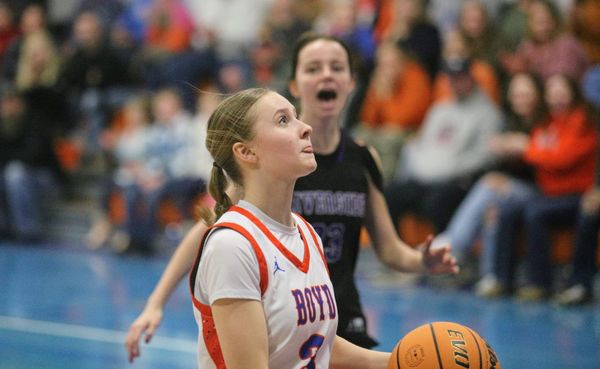 Lady Broncos advance in state