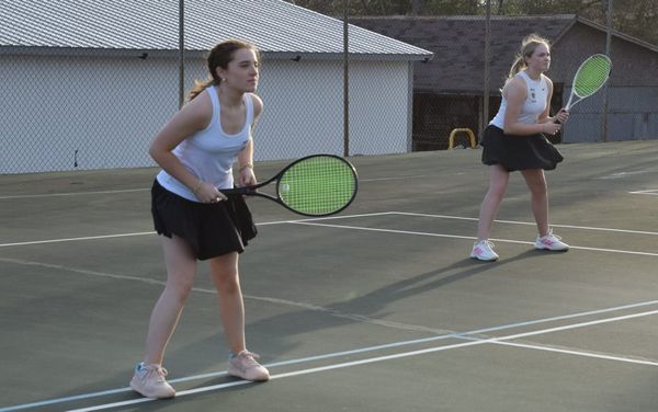 Clean Sweep: Warriors, Warriorettes roll past Van Buren