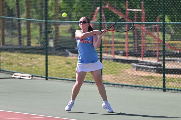 Lady Pioneer tennis advances to district title match