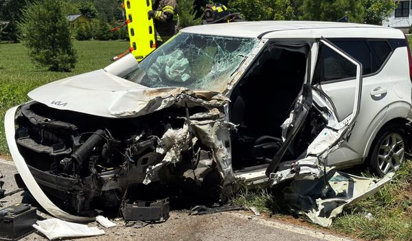 Short Mountain Road wreck injures three