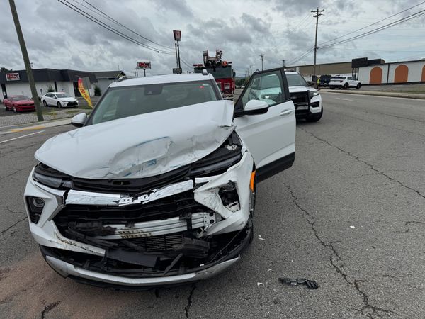 Minor injuries reported in Smithville Hwy. collision