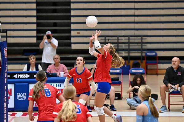 Lady Pioneers cruise by LaVergne, cap perfect week