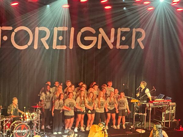 Tree City Choir rocks Ryman with Foreigner