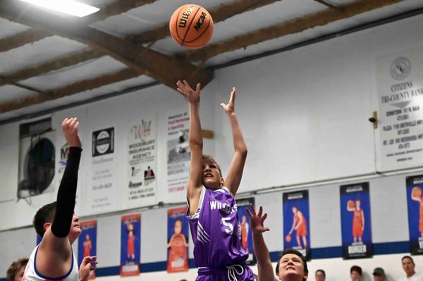 Dibrell dominates as early contenders emerge