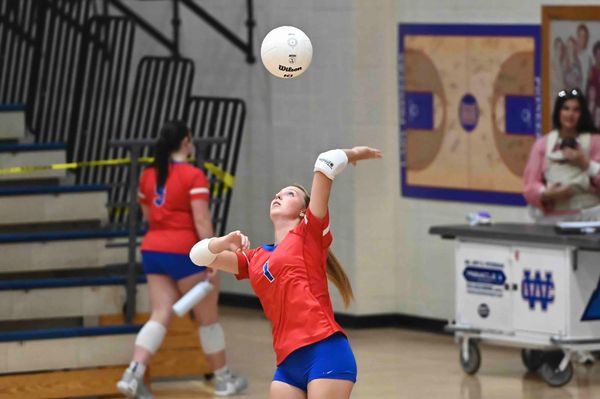 Five-set stunner stretches Warren County skid