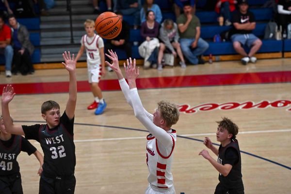 Pioneers stay perfect, Lady Pioneers stumble