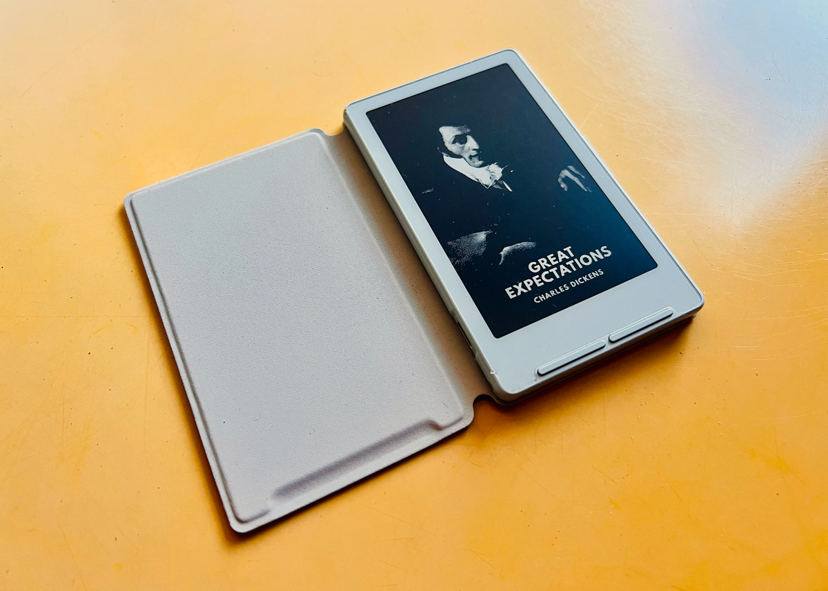 Small E-Ink Reader That Changed My Reading Habit