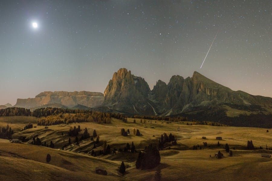 Fight for the web. Tech and the rural future. AI and meaning. Vectorialism. Tiny books.