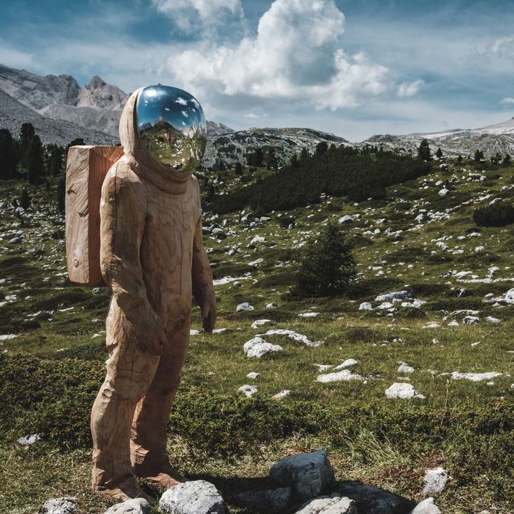 An image often used through the history of Sentiers, Jonas Verstuyft’s photo of Fabiano De Martin’s spacesuit sculpture.