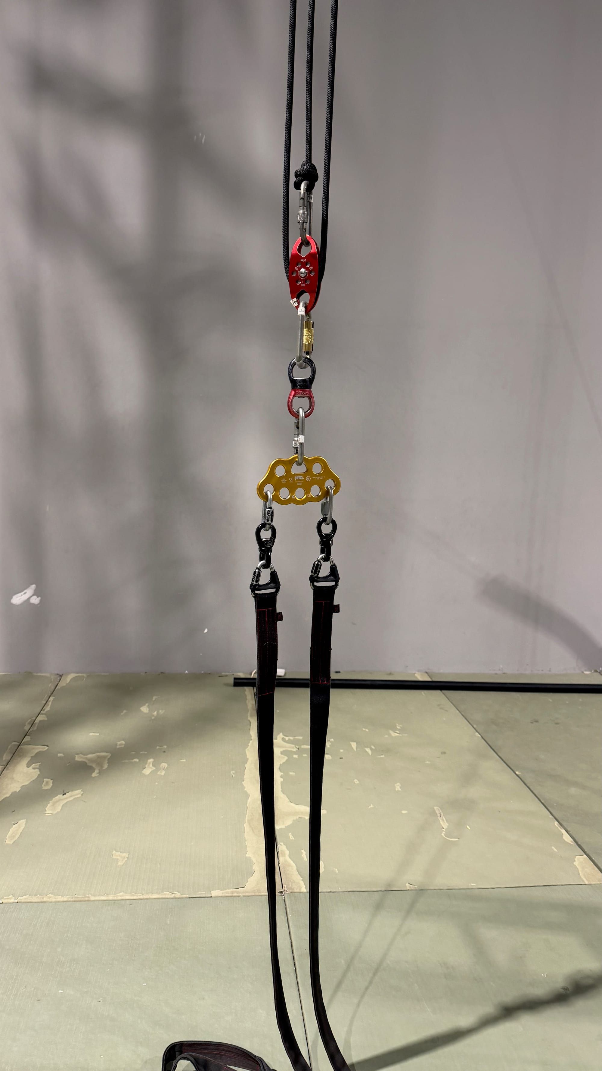 Single-point aerial rigging: the forces on each element, using 1:1 and 3:1 pulley systems