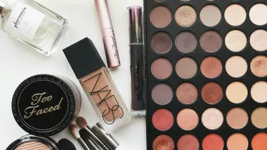Anti-Blush Showed Up in Runway Beauty Notes. What It Means for Real Faces in Gray Light
