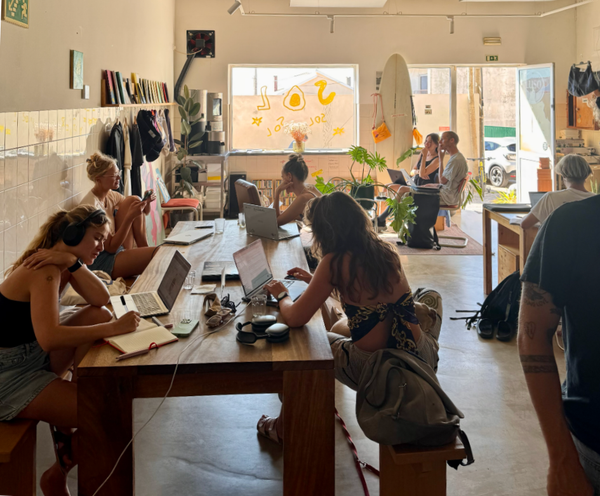 “Jag kan genomföra min utbildning utan att flytta hela mitt liv” – distansstudier fortsätter att öka