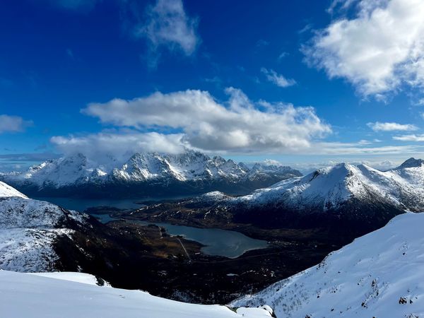 Lofoten: Topptur i vårsol
