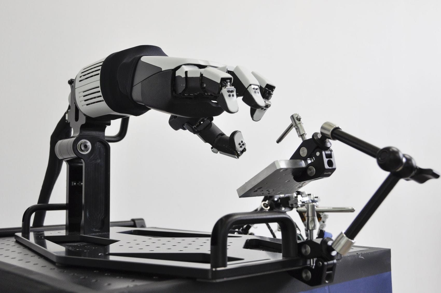 Honda comes back to robotics with a hand, not a humanoid