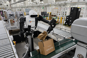 CJ Logistics Puts Humanoids on a Live Packing Line