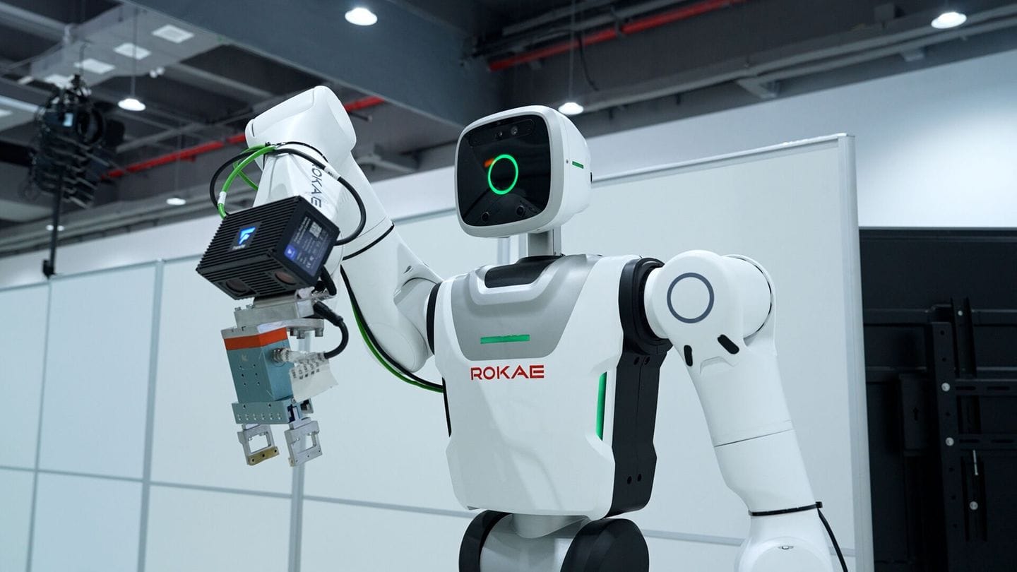 Schaeffler opens a line where humanoids build humanoids