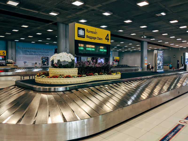No Cash + No Luggage