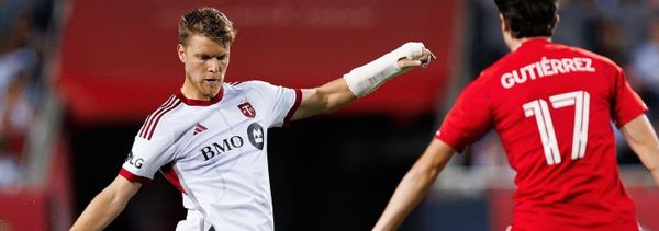 Late goal allows Toronto FC to draw Chicago Fire