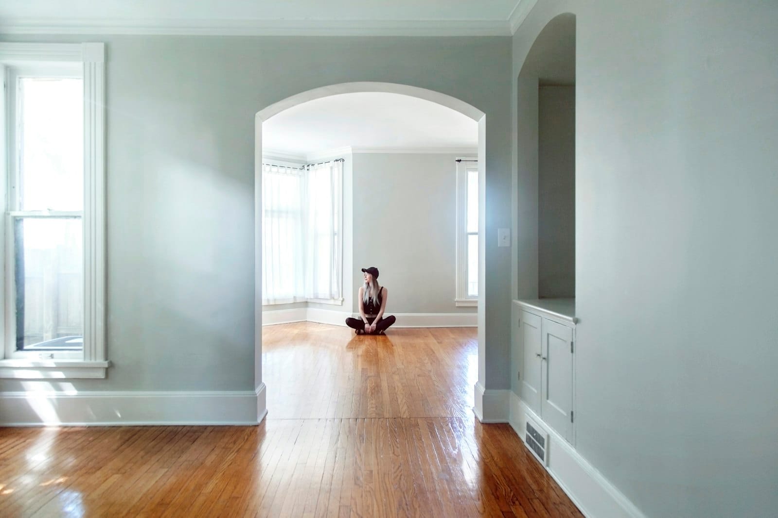 Landlord photographing an empty rental room with a smartphone for a move-in record