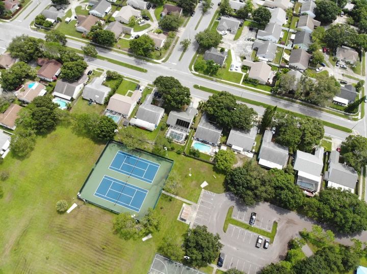 Hunter's Creek Rental Investment: Two HOAs, One Deep Tenant Pool
