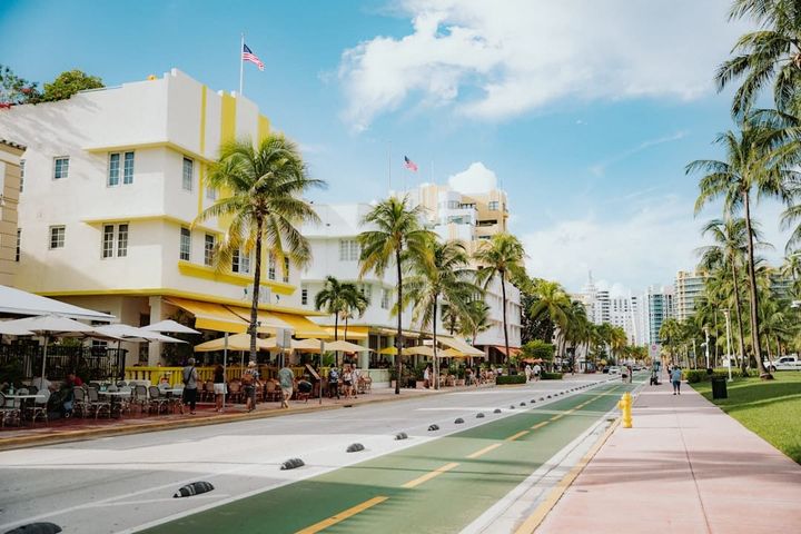 Florida Apartments Are Giving Away Free Months — Single-Family Rentals Aren't