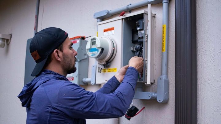 How to Vet and Hire Contractors for Your Florida Rental