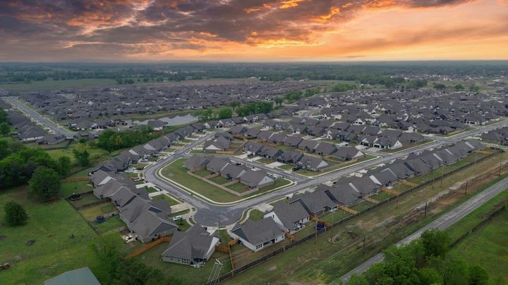 New Tampa Rental Investment: Suburban Premium Meets Urban Access