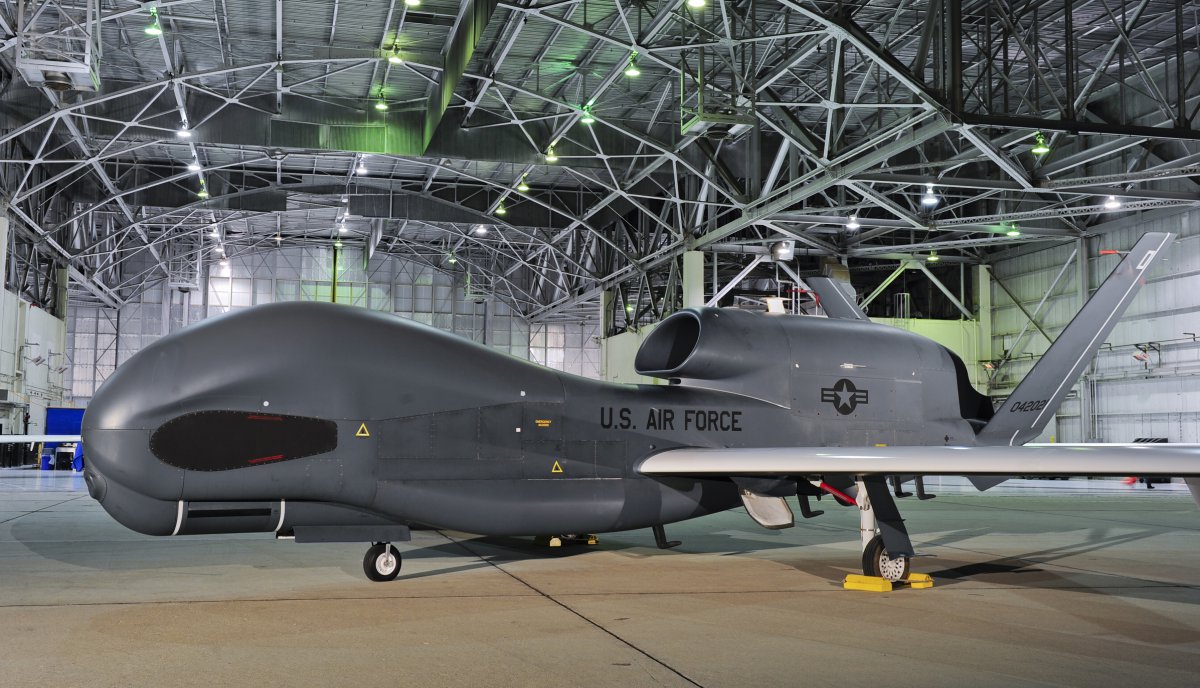 Global Hawk- Hangar