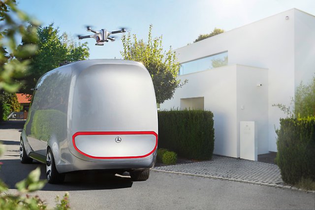 At the same time, the system supplies two drones with deliveries of up to 2 kg each. The drones then deliver the packages autonomously within a radius of 10 km.