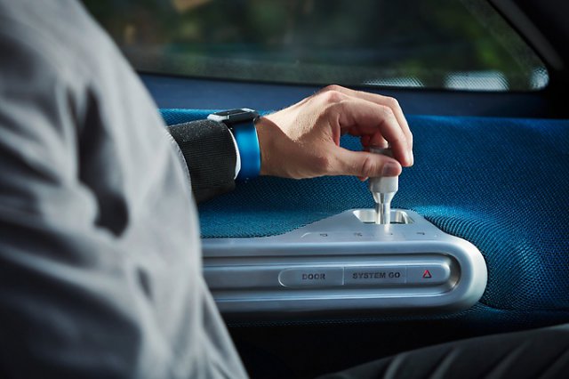 The electric drive system that powers the Vision Van has an output of 75 kW and a range of up to 270 km.