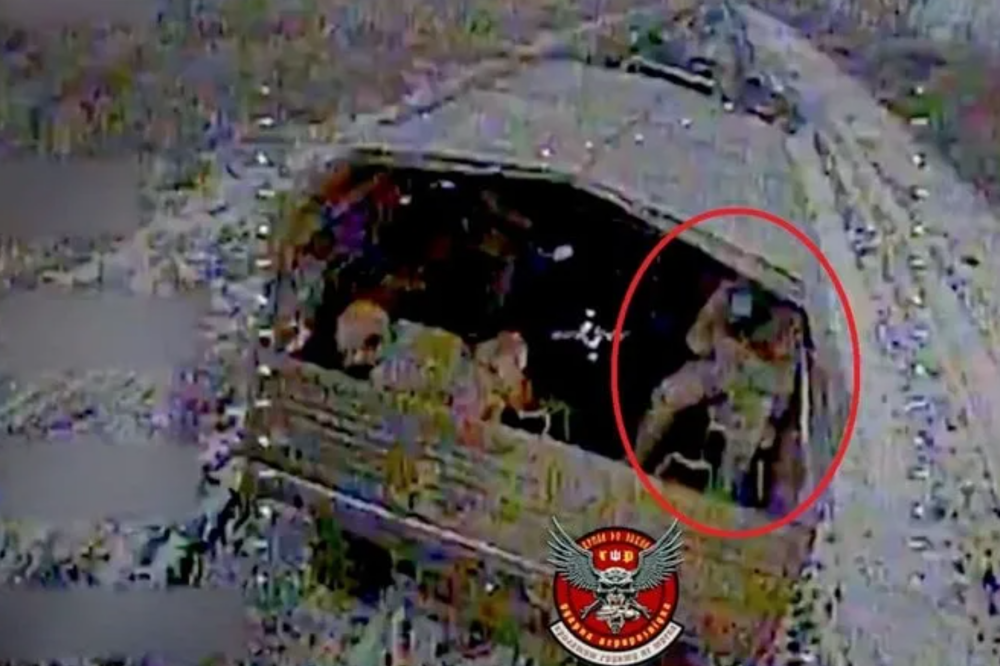 Russian Anti-Drone Gunner Fails Against Ukrainian Drone