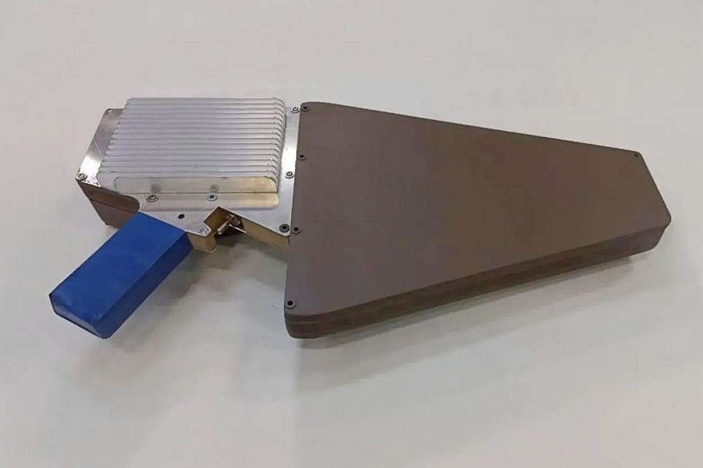 Ukraine Arms Soldiers with Domestic Anti-Drone Pistol