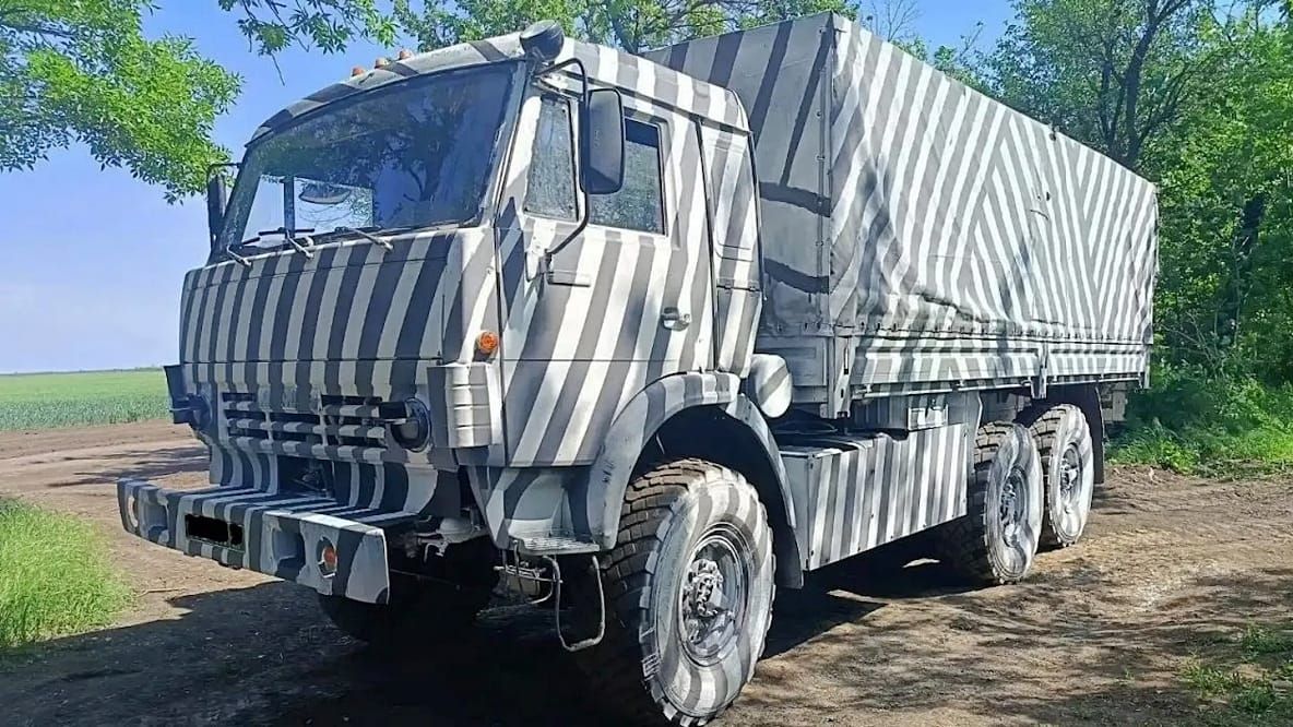 Russian Trucks Get ‘Dazzle’ Paint to Throw Off AI-Enabled Drones