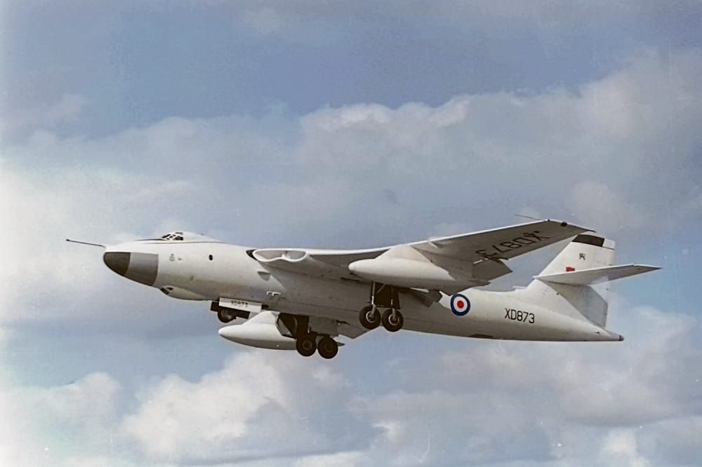 Vickers Valiant - the 700MPH Bomber that Shook itself Apart
