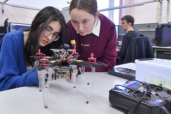 New Russian School Textbook Teaches Students How to Operate Drones