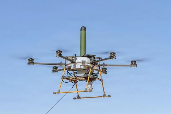US Army Trials Long‑Endurance Tethered Drone with EW Pod