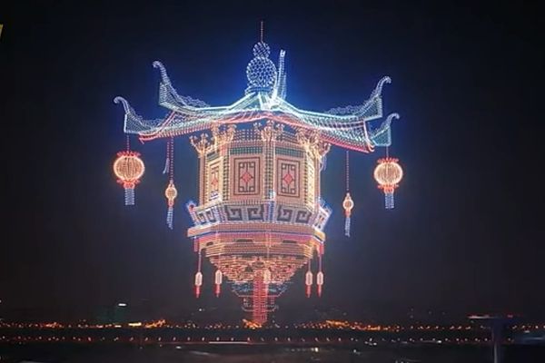 New Guinness Record: 22,580 Drones Controlled by a Single Computer