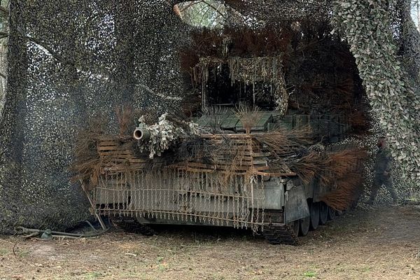 52 Drone Hits Fail to Destroy Ukrainian Leopard Tank During Daylong Assault