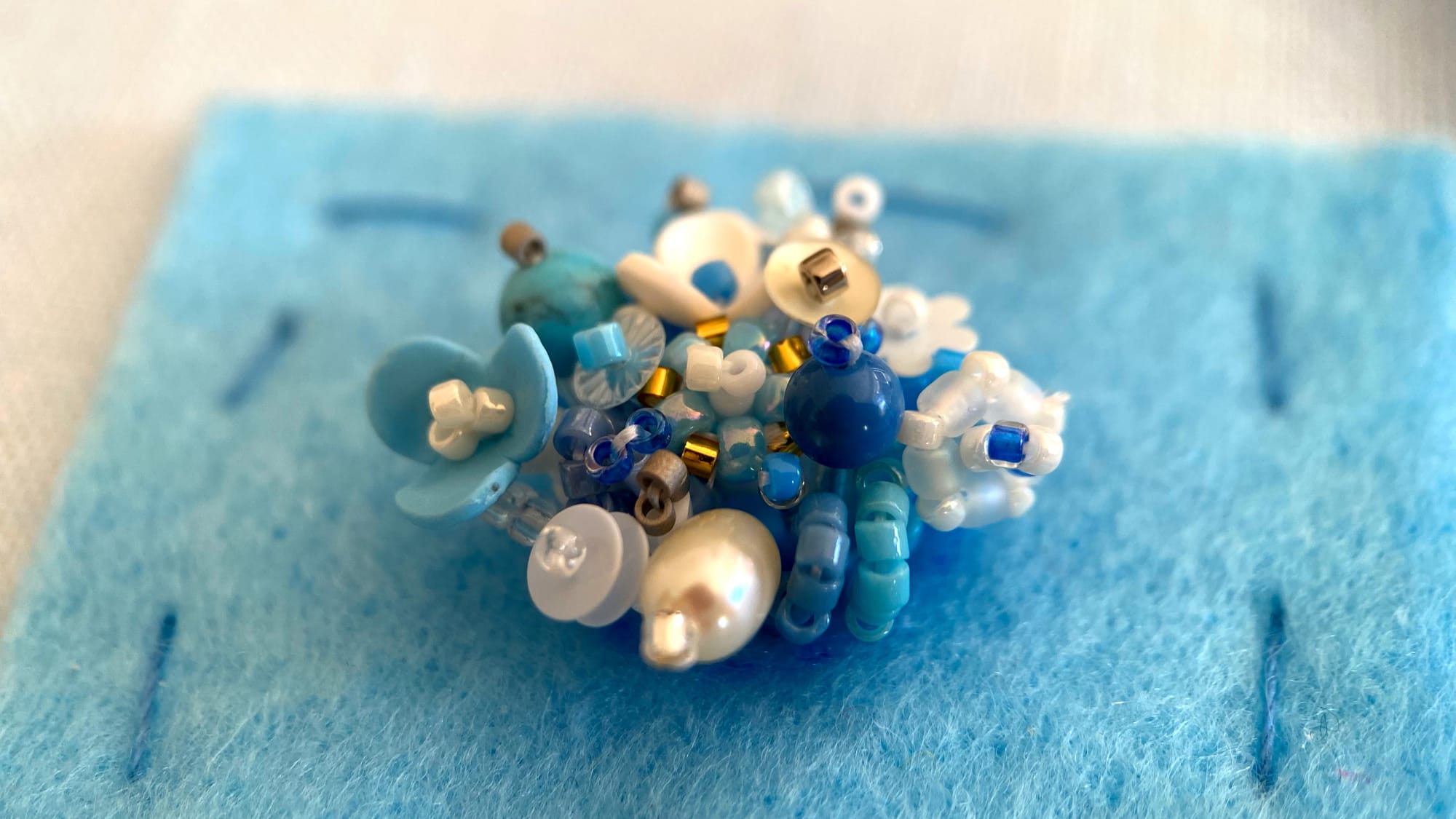 The 3D-beading part of the floral ring