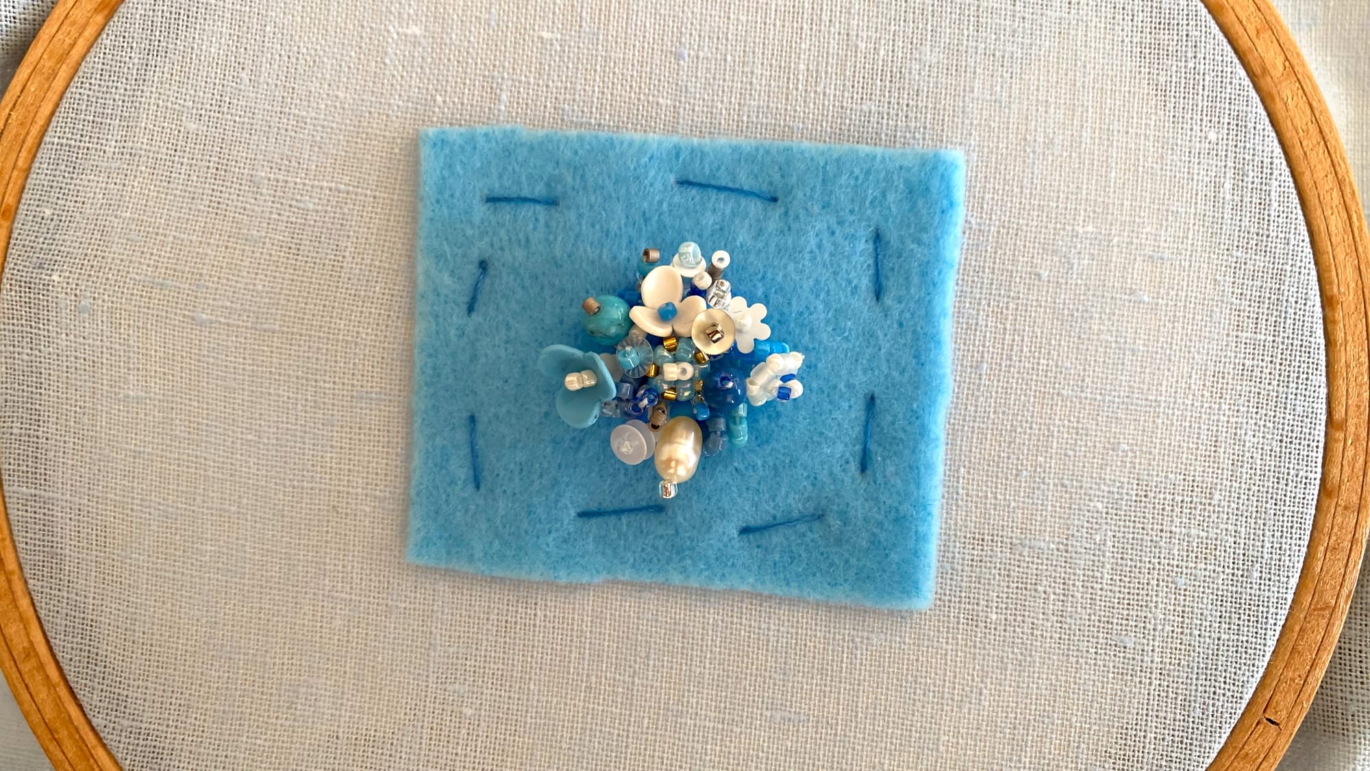 The 3D-beading part of the floral ring. View from the top