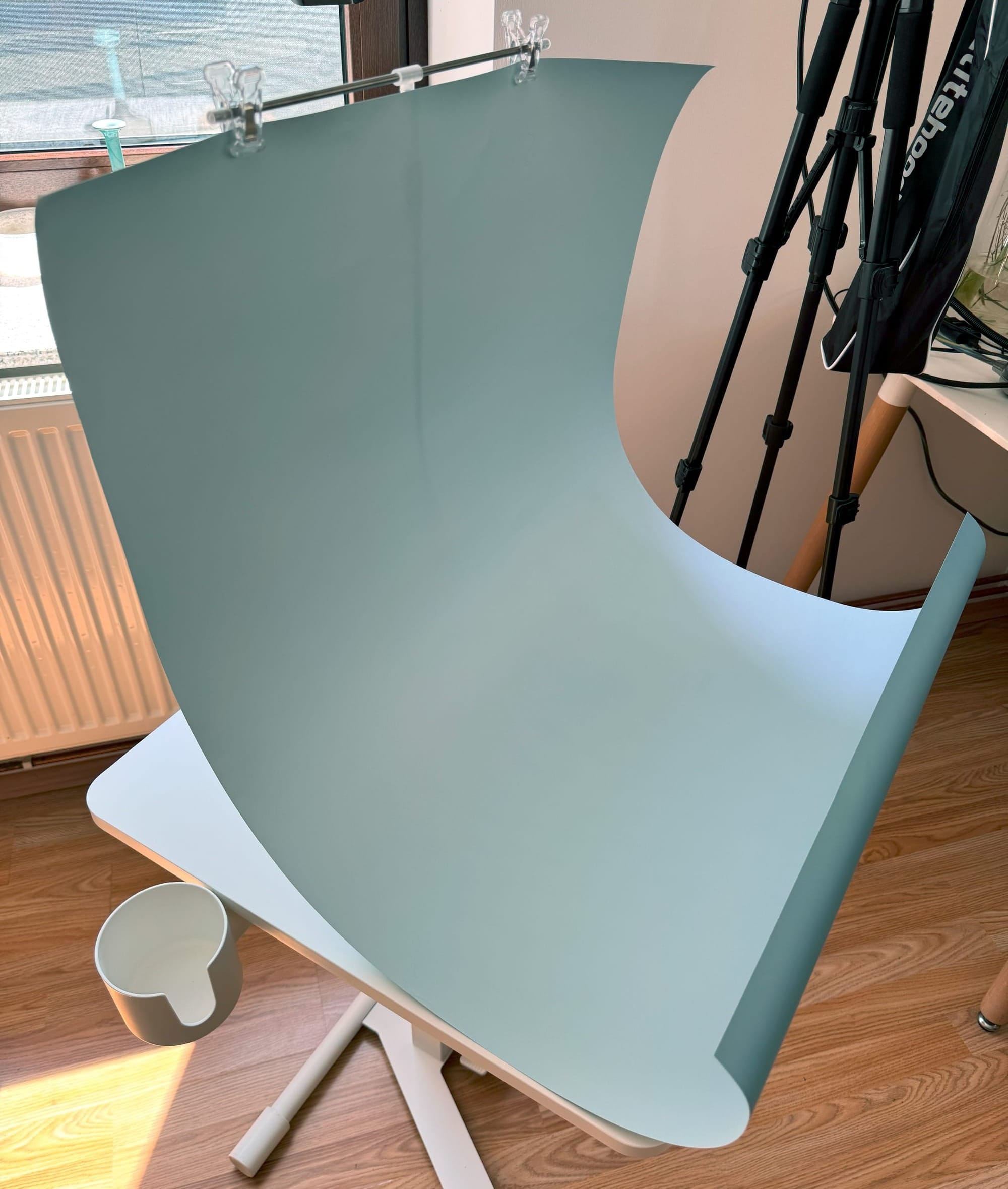 Light blue photo background connected to the holder