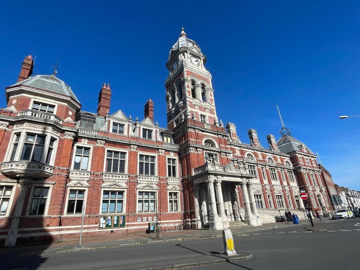 Compensation payout of £118,000 given to council director on leaving office