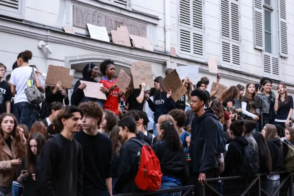 French Students Demand Equal Schools, Chile Mobilises against Cuts post feature image