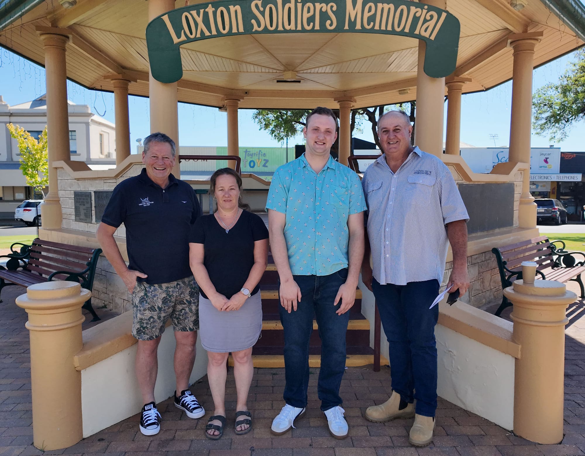 Ian and Bryce in the Loxton spotlight