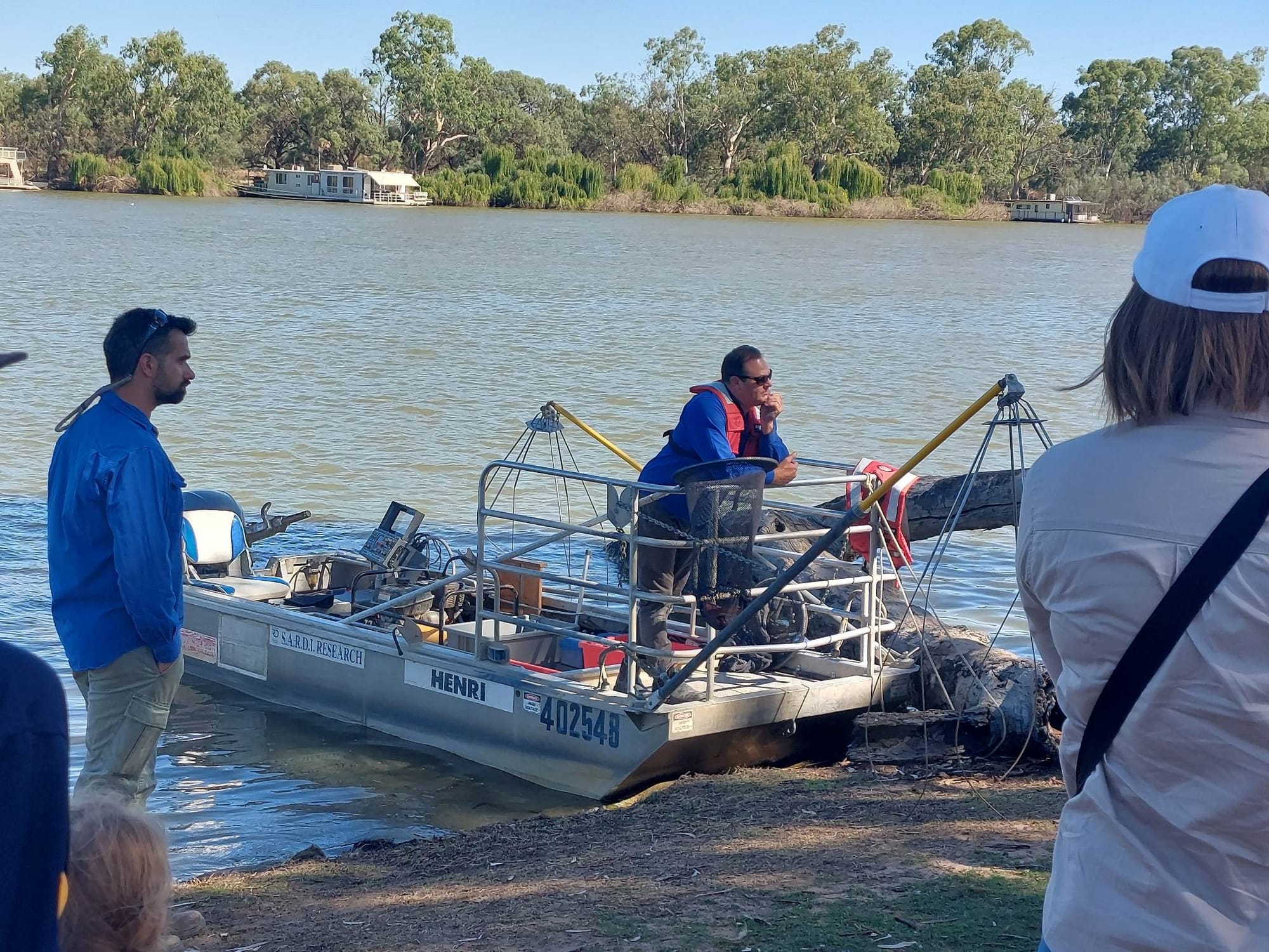 Loxton electrofishing demonstration all the buzz tomorrow