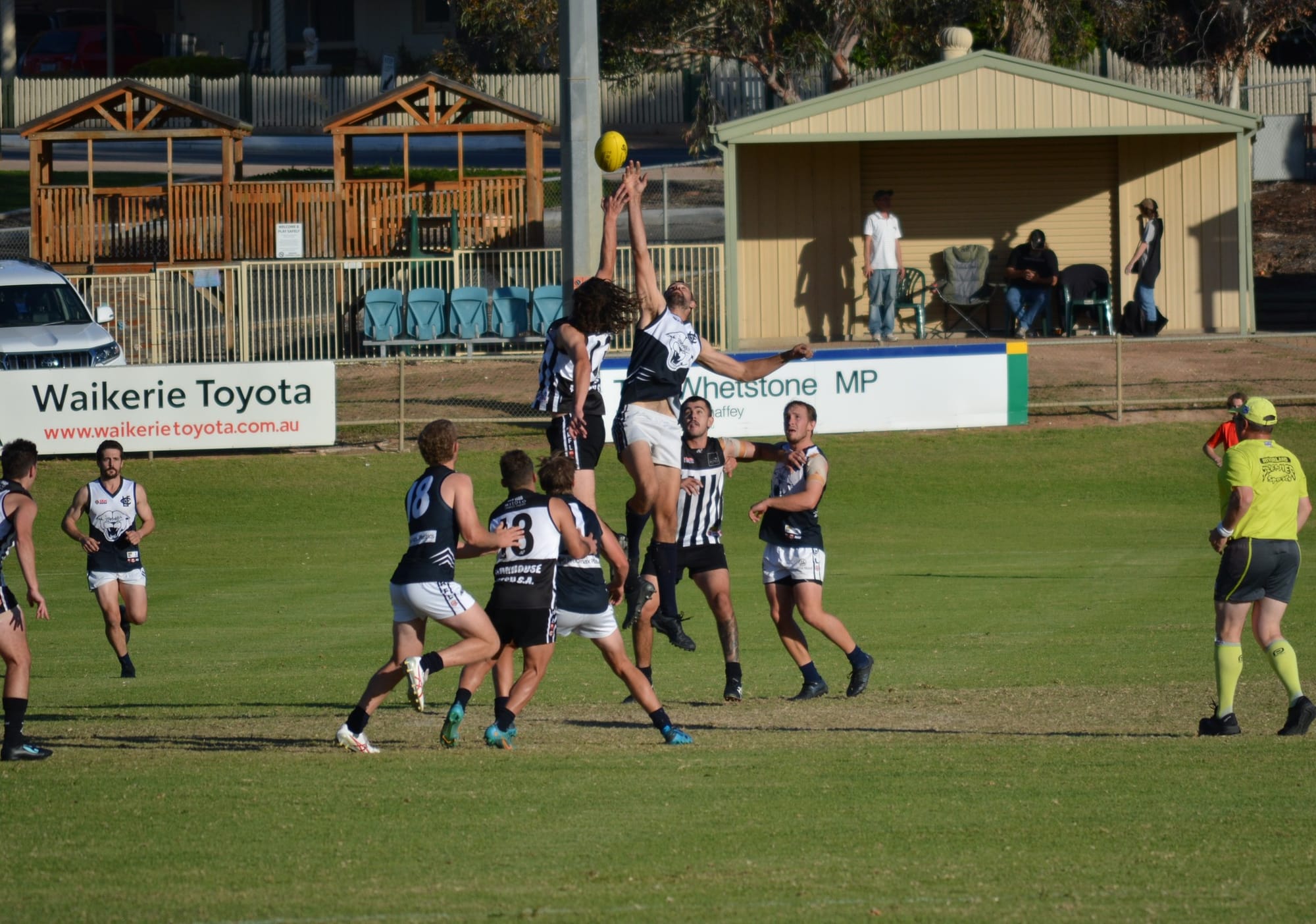 North stars light up Waikerie