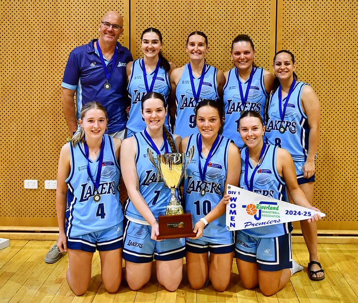 Three in a row for superstar Lakers