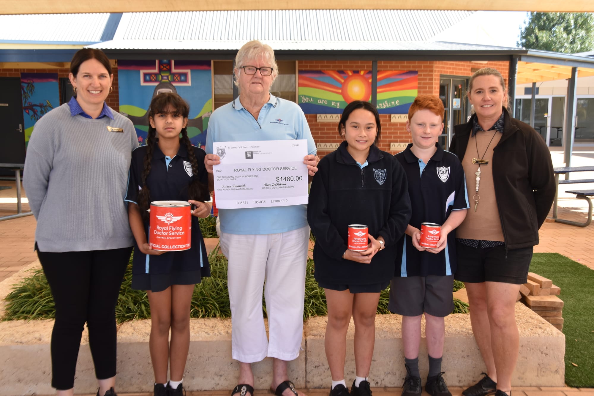 Big cheque for RFDS following fete and expo